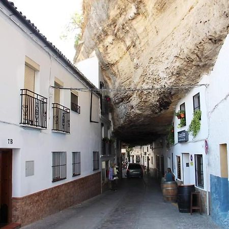 La Roca Encantada Setenil De Las Bodegas Luaran gambar